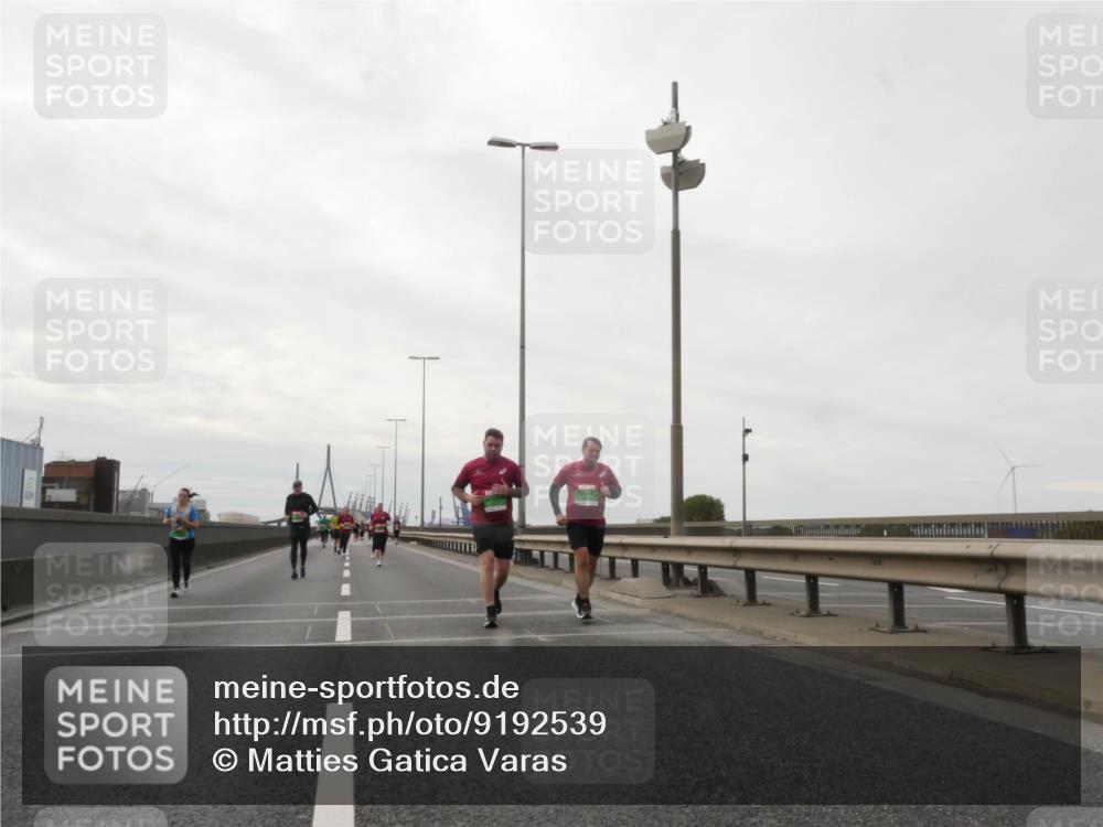 03.10.2025 - Köhlbrandbrückenlauf Matties Gatica Varas http://msf.ph/oto/9192539 03.10.2025 16:10:54 Position 3  meine-sportfotos.de