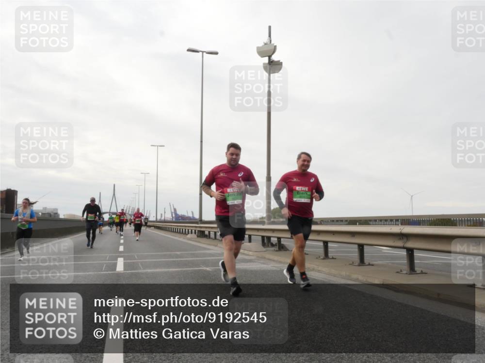03.10.2025 - Köhlbrandbrückenlauf Matties Gatica Varas http://msf.ph/oto/9192545 03.10.2025 16:10:55 Position 3  meine-sportfotos.de