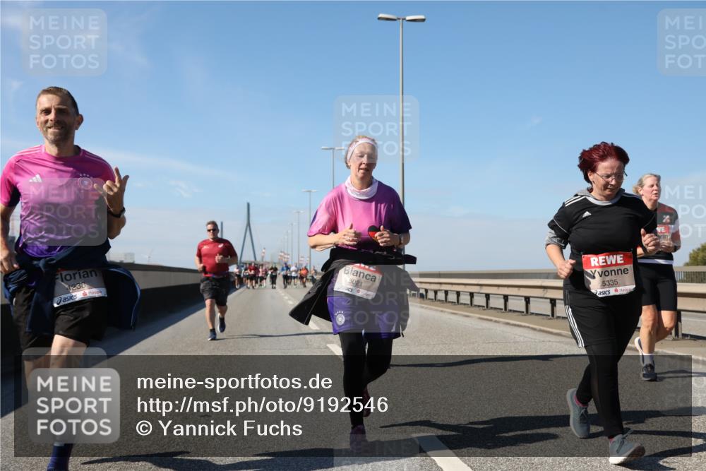 03.10.2025 - Köhlbrandbrückenlauf Yannick Fuchs http://msf.ph/oto/9192546 03.10.2025 12:14:10 Position 3 4238, 5021, 5335 meine-sportfotos.de