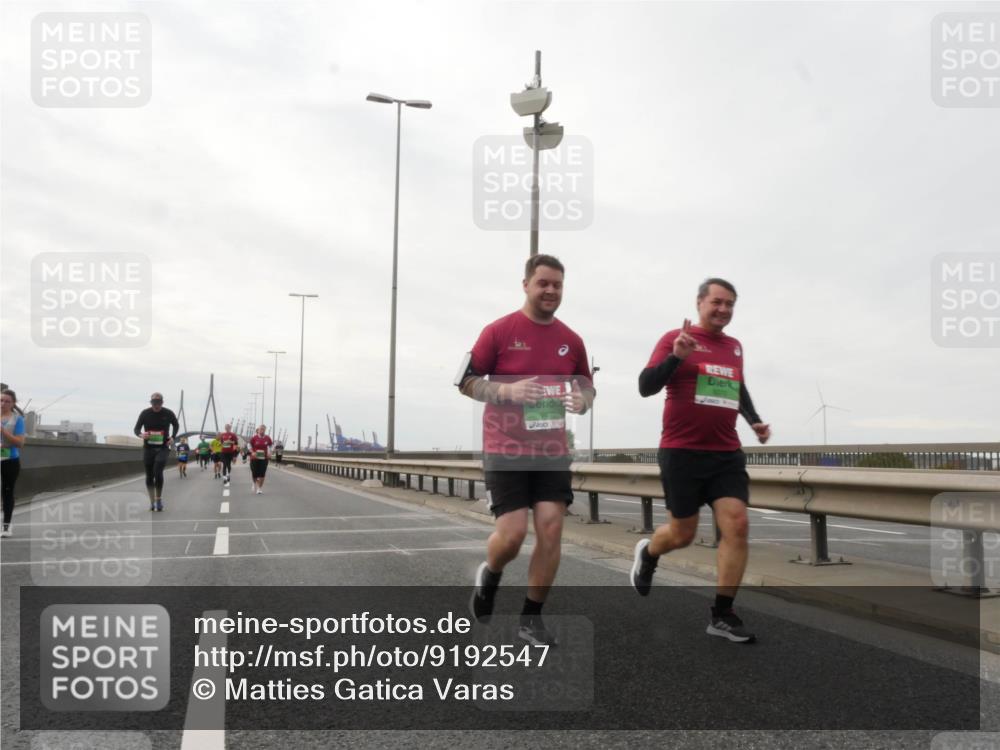 03.10.2025 - Köhlbrandbrückenlauf Matties Gatica Varas http://msf.ph/oto/9192547 03.10.2025 16:10:56 Position 3 9271 meine-sportfotos.de
