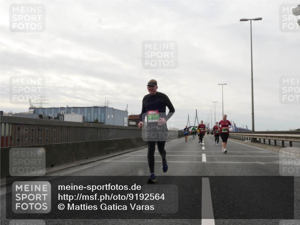 03.10.2025 - Köhlbrandbrückenlauf Matties Gatica Varas http://msf.ph/oto/9192564 03.10.2025 16:10:59 Position 3  meine-sportfotos.de