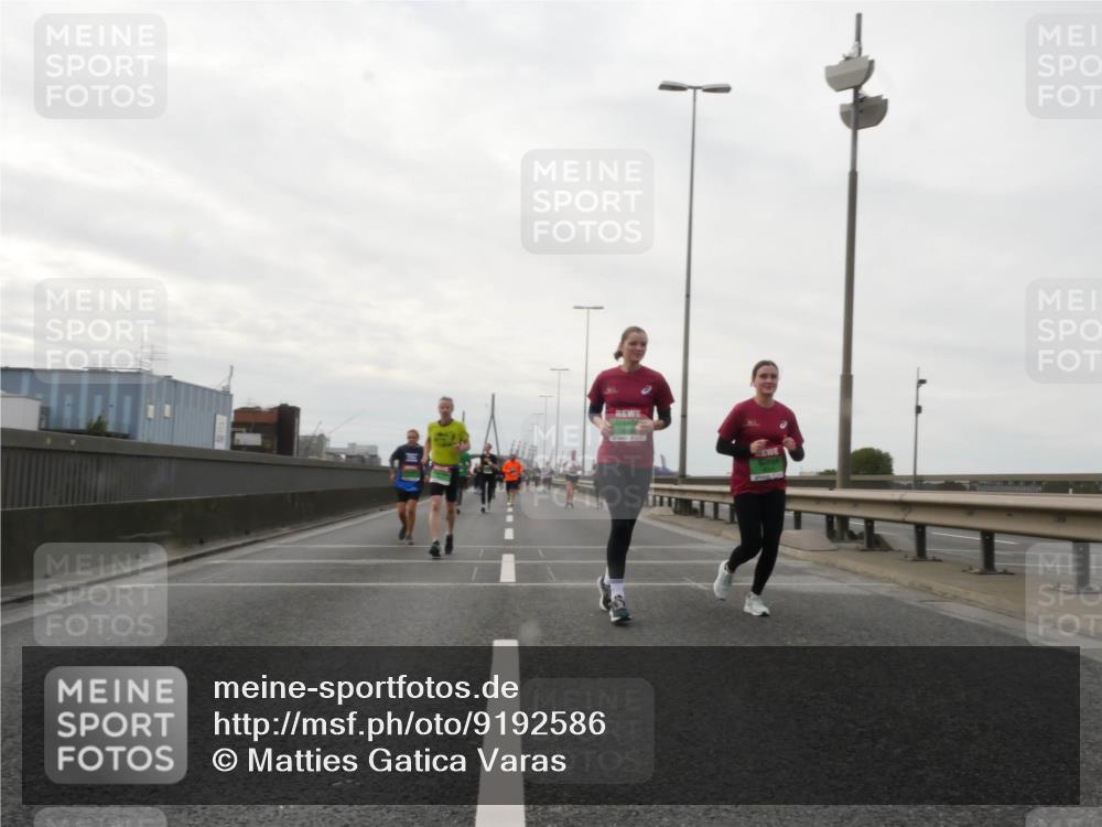 03.10.2025 - Köhlbrandbrückenlauf Matties Gatica Varas http://msf.ph/oto/9192586 03.10.2025 16:11:05 Position 3  meine-sportfotos.de