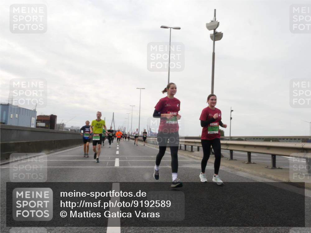 03.10.2025 - Köhlbrandbrückenlauf Matties Gatica Varas http://msf.ph/oto/9192589 03.10.2025 16:11:05 Position 3  meine-sportfotos.de