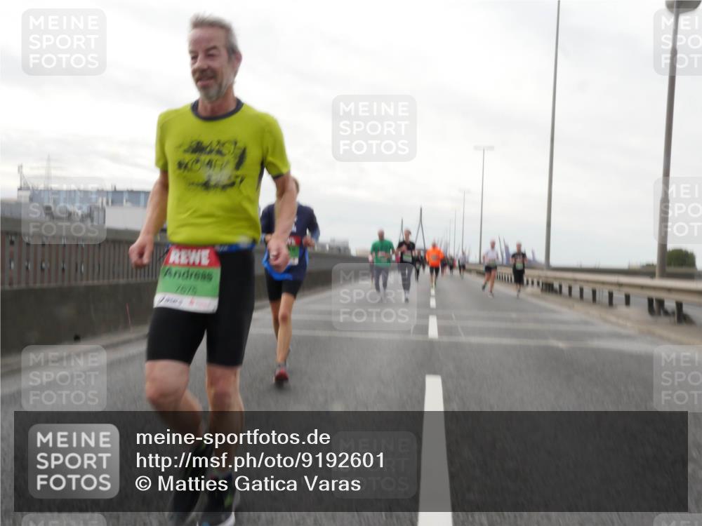 03.10.2025 - Köhlbrandbrückenlauf Matties Gatica Varas http://msf.ph/oto/9192601 03.10.2025 16:11:08 Position 3 7675 meine-sportfotos.de