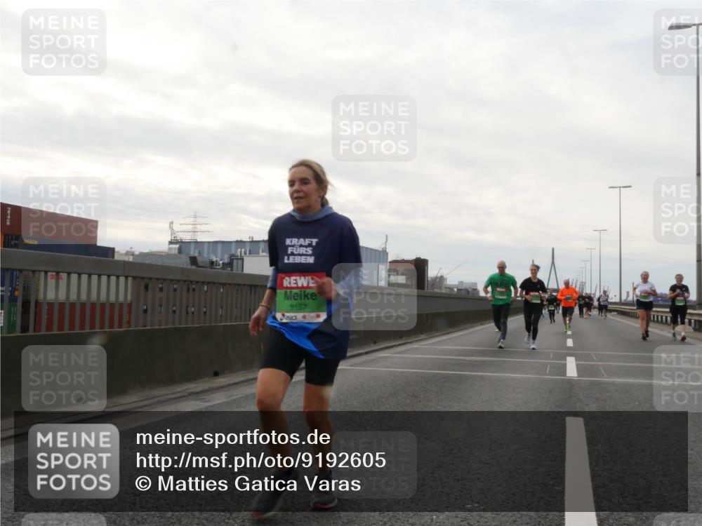 03.10.2025 - Köhlbrandbrückenlauf Matties Gatica Varas http://msf.ph/oto/9192605 03.10.2025 16:11:09 Position 3 9157 meine-sportfotos.de