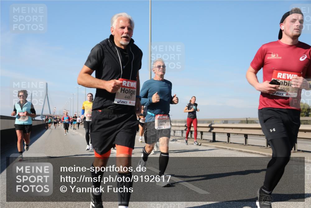 03.10.2025 - Köhlbrandbrückenlauf Yannick Fuchs http://msf.ph/oto/9192617 03.10.2025 11:54:00 Position 3 4487, 4656, 5805 meine-sportfotos.de