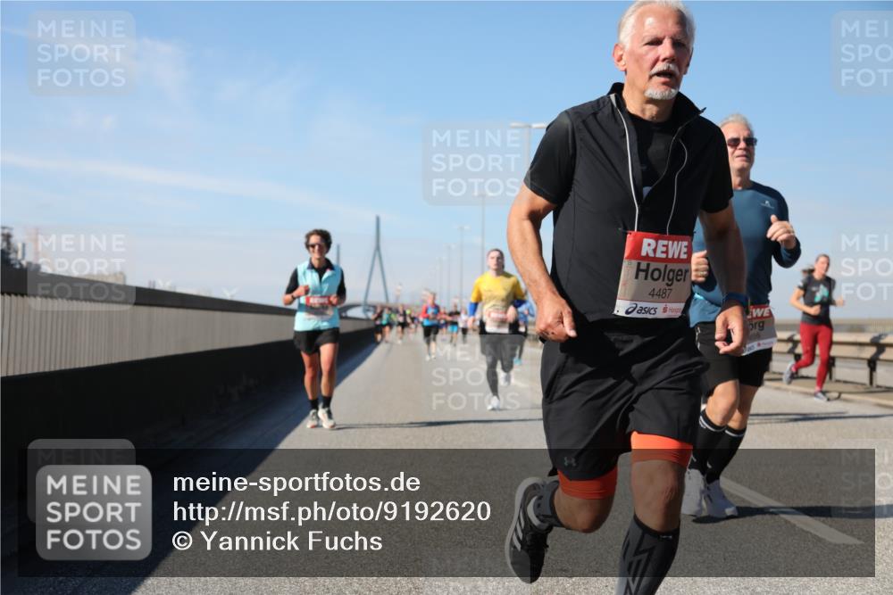 03.10.2025 - Köhlbrandbrückenlauf Yannick Fuchs http://msf.ph/oto/9192620 03.10.2025 11:54:01 Position 3 4487, 2656 meine-sportfotos.de