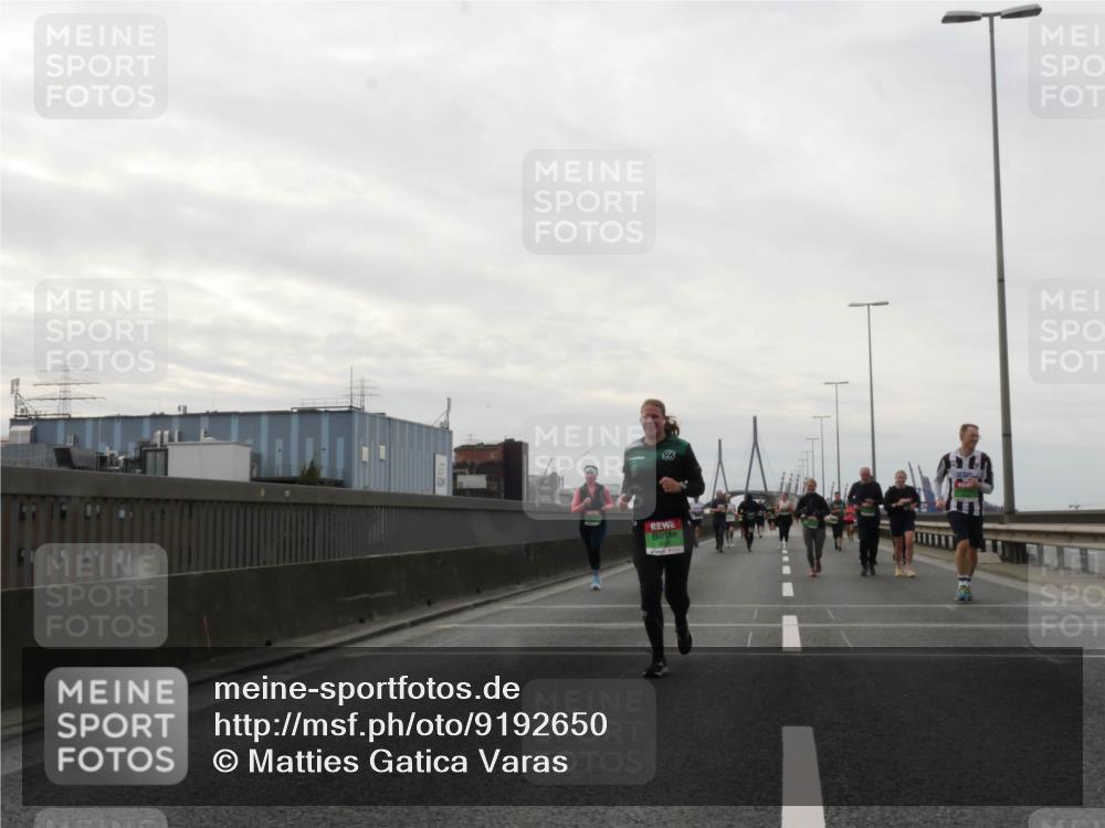 03.10.2025 - Köhlbrandbrückenlauf Matties Gatica Varas http://msf.ph/oto/9192650 03.10.2025 16:11:19 Position 3 96 meine-sportfotos.de