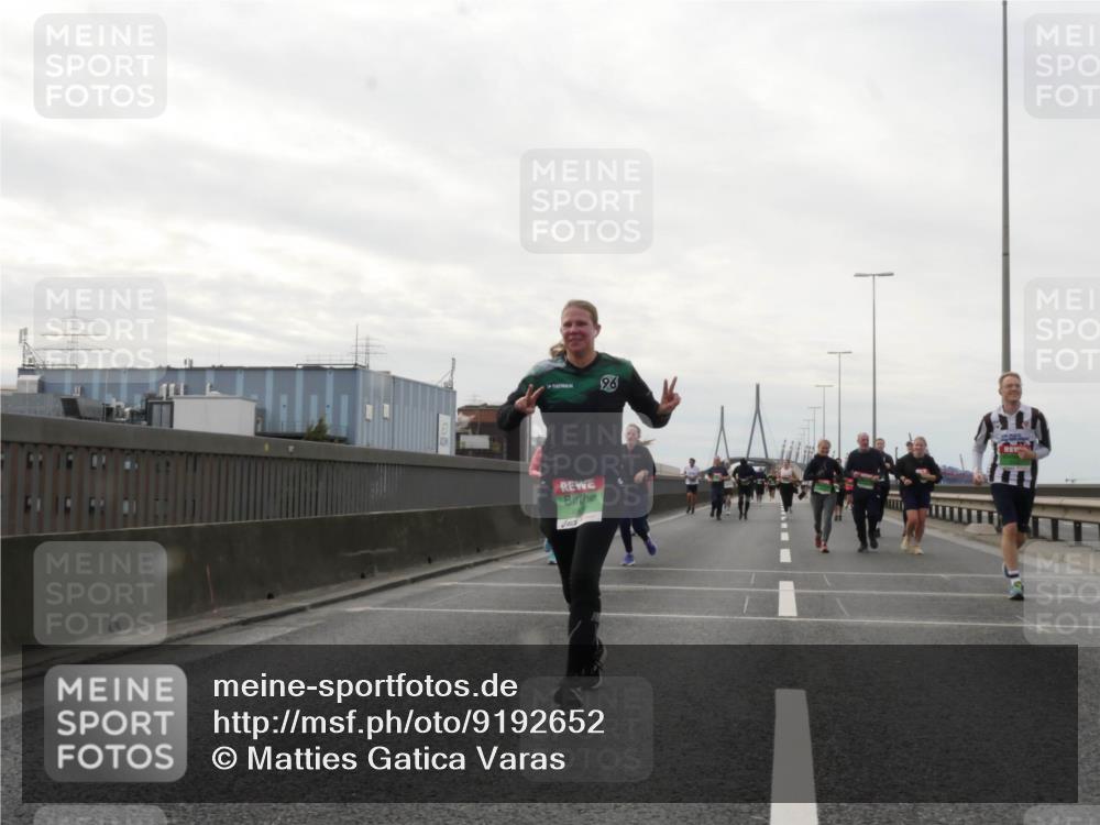 03.10.2025 - Köhlbrandbrückenlauf Matties Gatica Varas http://msf.ph/oto/9192652 03.10.2025 16:11:20 Position 3 96 meine-sportfotos.de