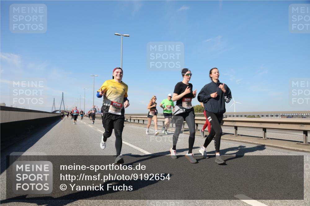 03.10.2025 - Köhlbrandbrückenlauf Yannick Fuchs http://msf.ph/oto/9192654 03.10.2025 11:54:03 Position 3 4 meine-sportfotos.de
