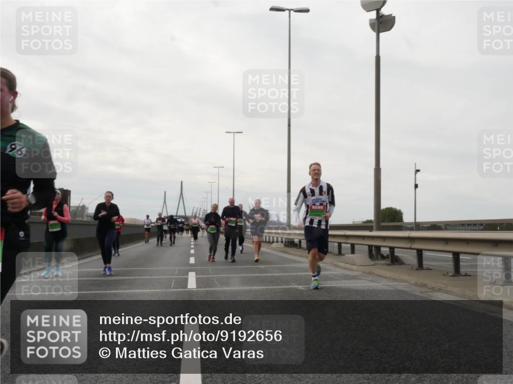 03.10.2025 - Köhlbrandbrückenlauf Matties Gatica Varas http://msf.ph/oto/9192656 03.10.2025 16:11:21 Position 3 96 meine-sportfotos.de