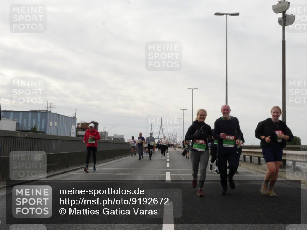 03.10.2025 - Köhlbrandbrückenlauf Matties Gatica Varas http://msf.ph/oto/9192672 03.10.2025 16:11:24 Position 3  meine-sportfotos.de