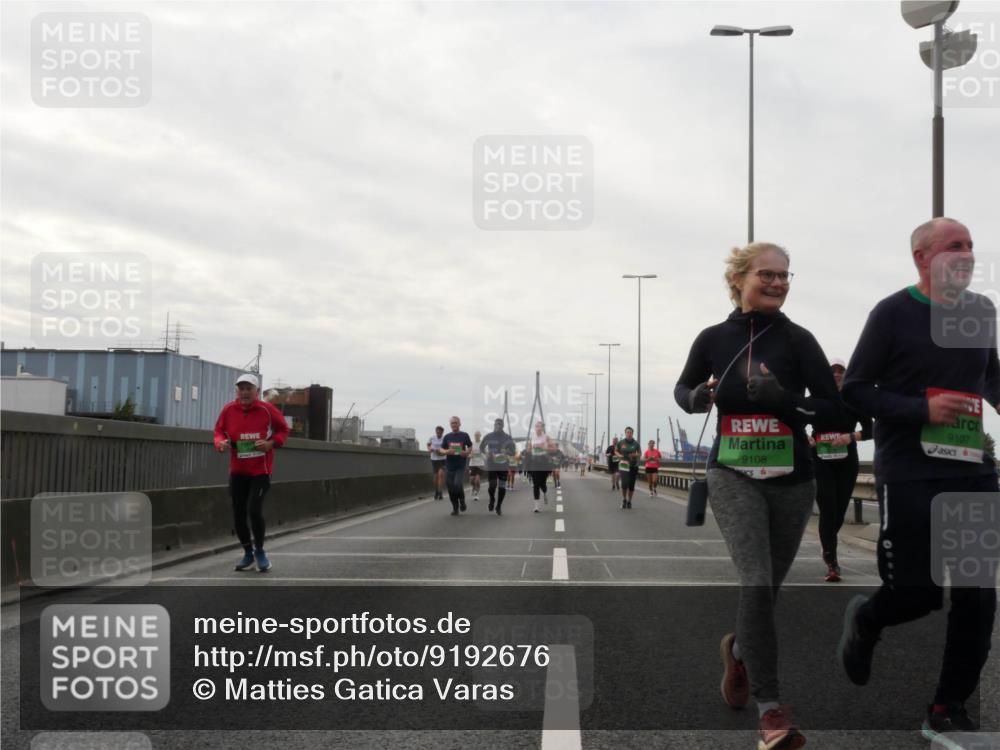 03.10.2025 - Köhlbrandbrückenlauf Matties Gatica Varas http://msf.ph/oto/9192676 03.10.2025 16:11:25 Position 3 9108, 9107 meine-sportfotos.de