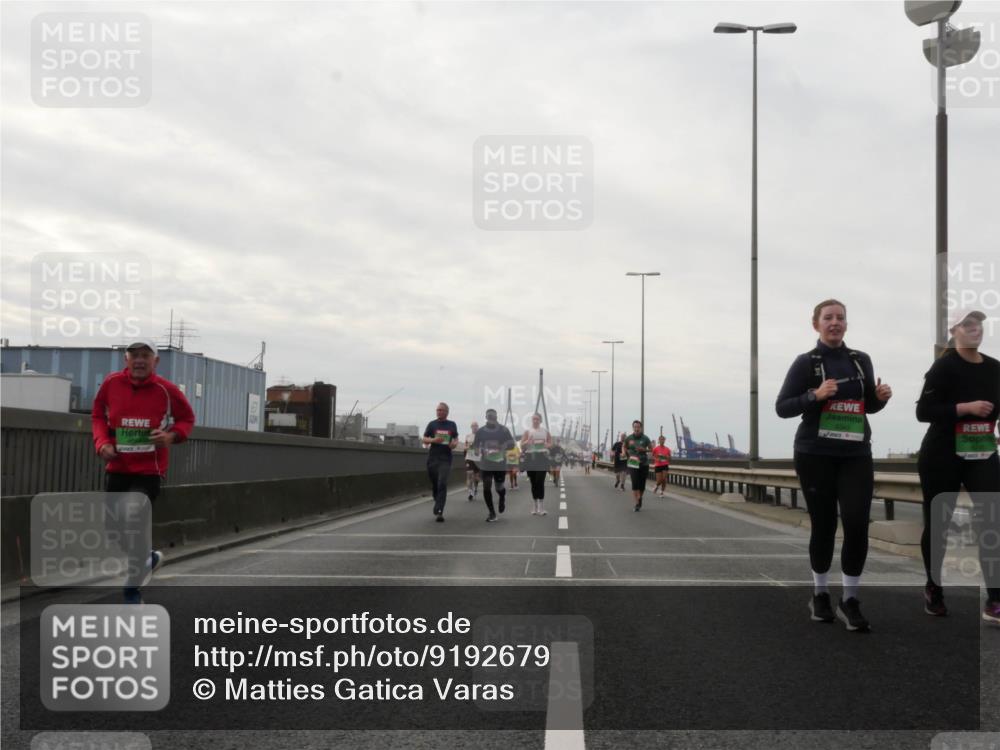03.10.2025 - Köhlbrandbrückenlauf Matties Gatica Varas http://msf.ph/oto/9192679 03.10.2025 16:11:26 Position 3  meine-sportfotos.de