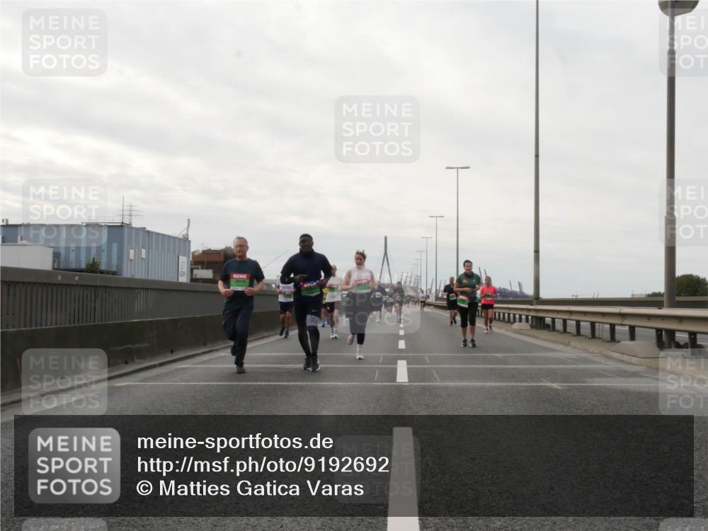 03.10.2025 - Köhlbrandbrückenlauf Matties Gatica Varas http://msf.ph/oto/9192692 03.10.2025 16:11:29 Position 3  meine-sportfotos.de