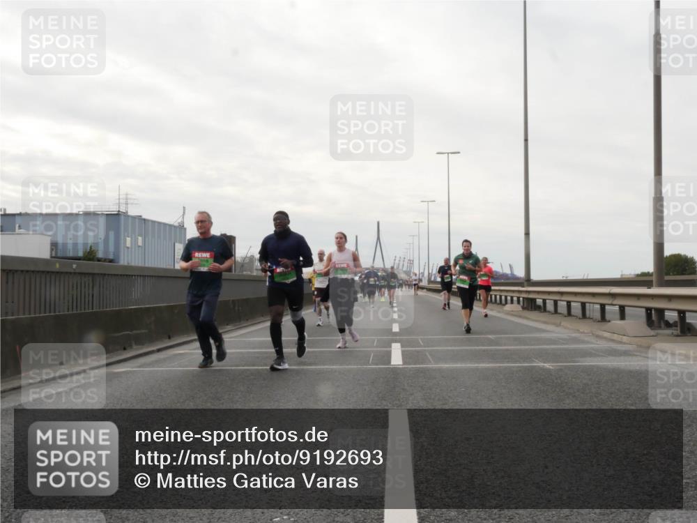03.10.2025 - Köhlbrandbrückenlauf Matties Gatica Varas http://msf.ph/oto/9192693 03.10.2025 16:11:29 Position 3  meine-sportfotos.de