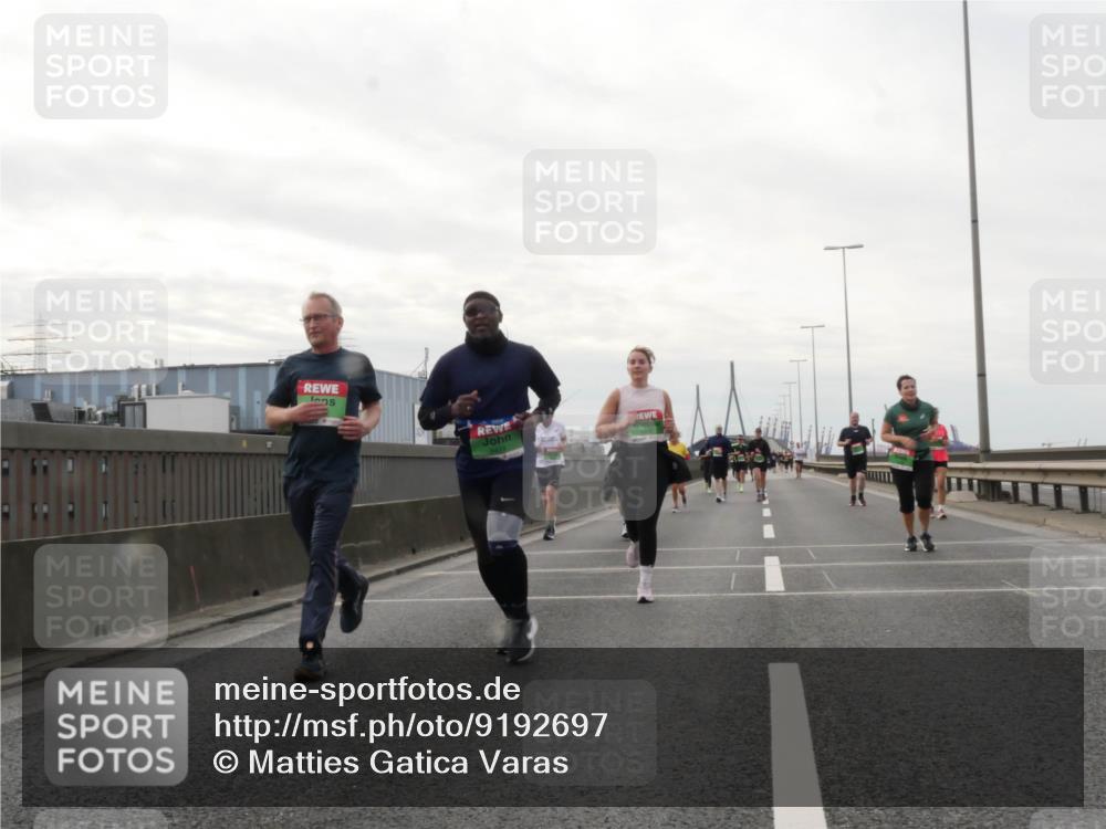03.10.2025 - Köhlbrandbrückenlauf Matties Gatica Varas http://msf.ph/oto/9192697 03.10.2025 16:11:30 Position 3  meine-sportfotos.de