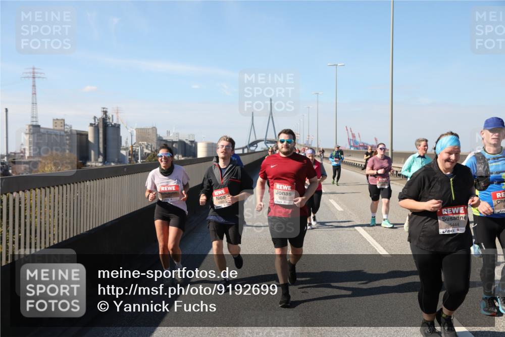 03.10.2025 - Köhlbrandbrückenlauf Yannick Fuchs http://msf.ph/oto/9192699 03.10.2025 12:14:31 Position 3 6583, 6582, 5444 meine-sportfotos.de