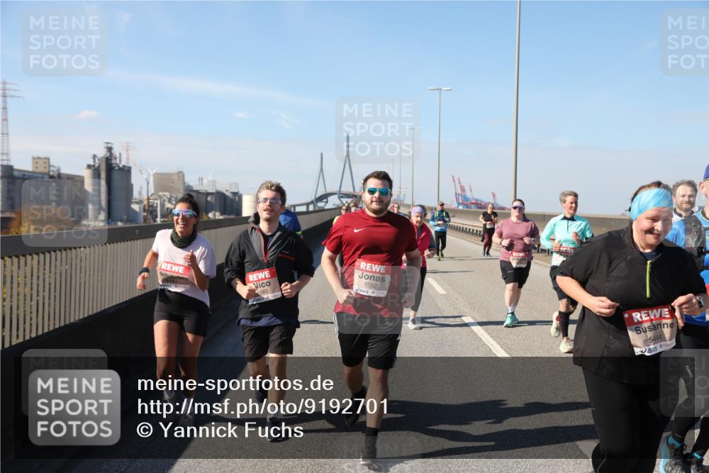 03.10.2025 - Köhlbrandbrückenlauf Yannick Fuchs http://msf.ph/oto/9192701 03.10.2025 12:14:32 Position 3 6583, 6582, 5444 meine-sportfotos.de