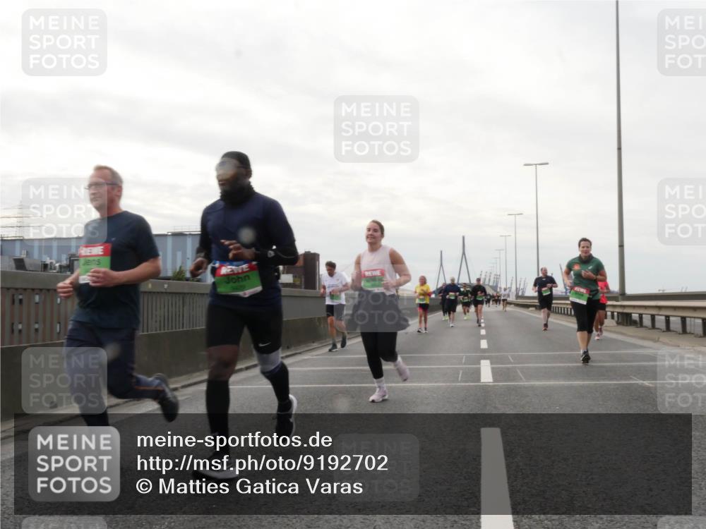 03.10.2025 - Köhlbrandbrückenlauf Matties Gatica Varas http://msf.ph/oto/9192702 03.10.2025 16:11:31 Position 3  meine-sportfotos.de