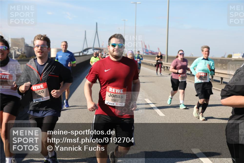 03.10.2025 - Köhlbrandbrückenlauf Yannick Fuchs http://msf.ph/oto/9192704 03.10.2025 12:14:32 Position 3 581, 6583, 6582 meine-sportfotos.de