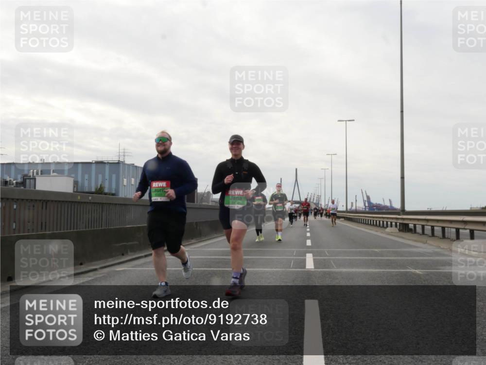 03.10.2025 - Köhlbrandbrückenlauf Matties Gatica Varas http://msf.ph/oto/9192738 03.10.2025 16:11:39 Position 3 8472 meine-sportfotos.de