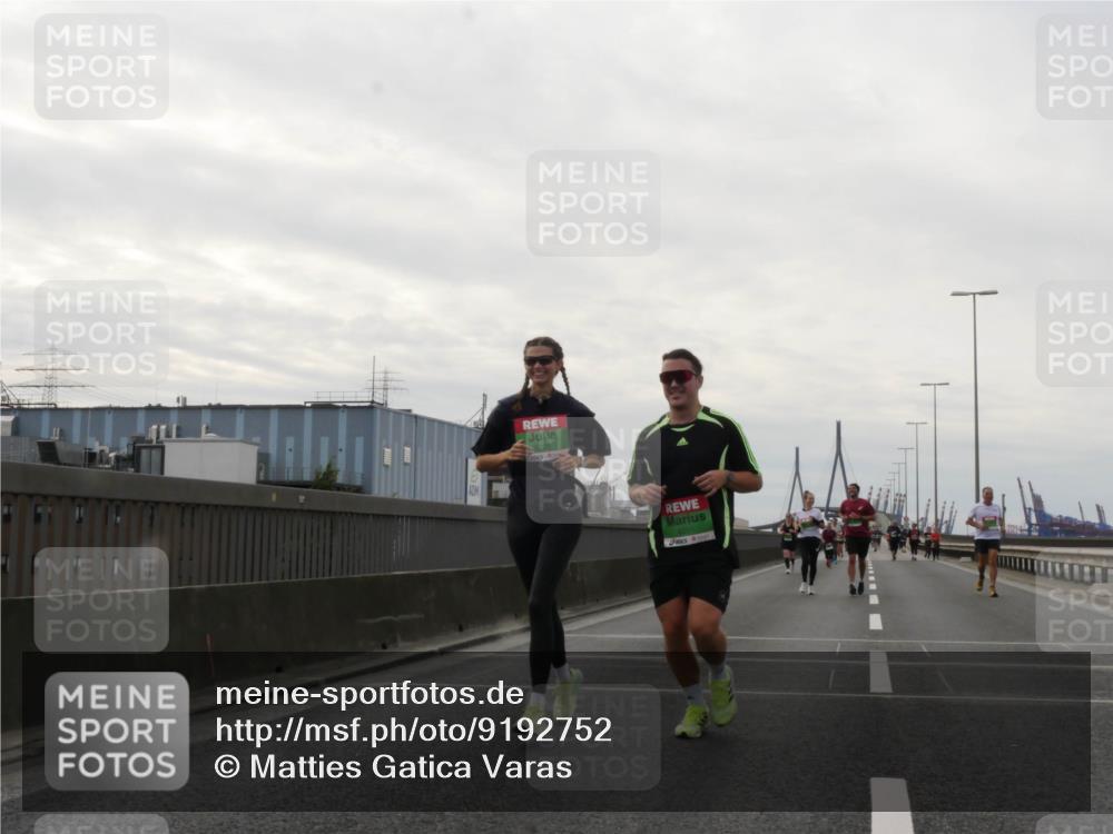 03.10.2025 - Köhlbrandbrückenlauf Matties Gatica Varas http://msf.ph/oto/9192752 03.10.2025 16:11:43 Position 3  meine-sportfotos.de