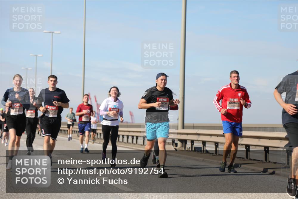 03.10.2025 - Köhlbrandbrückenlauf Yannick Fuchs http://msf.ph/oto/9192754 03.10.2025 11:54:12 Position 3 2048, 6454 meine-sportfotos.de