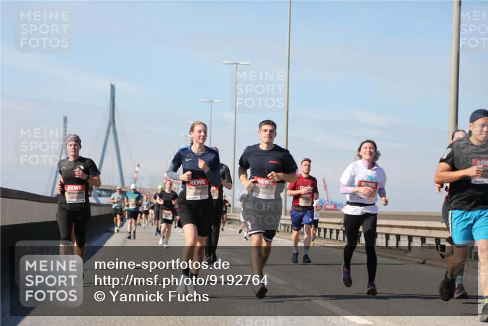 03.10.2025 - Köhlbrandbrückenlauf Yannick Fuchs http://msf.ph/oto/9192764 03.10.2025 11:54:13 Position 3 4973, 6049, 6048 meine-sportfotos.de
