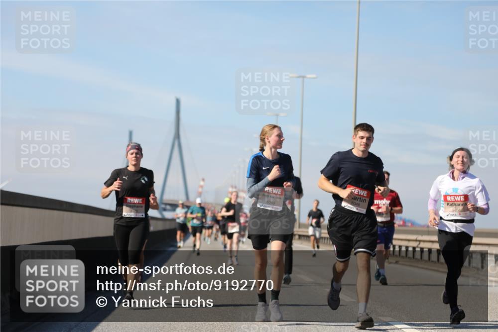 03.10.2025 - Köhlbrandbrückenlauf Yannick Fuchs http://msf.ph/oto/9192770 03.10.2025 11:54:13 Position 3 4973, 6049, 6048, 5051 meine-sportfotos.de