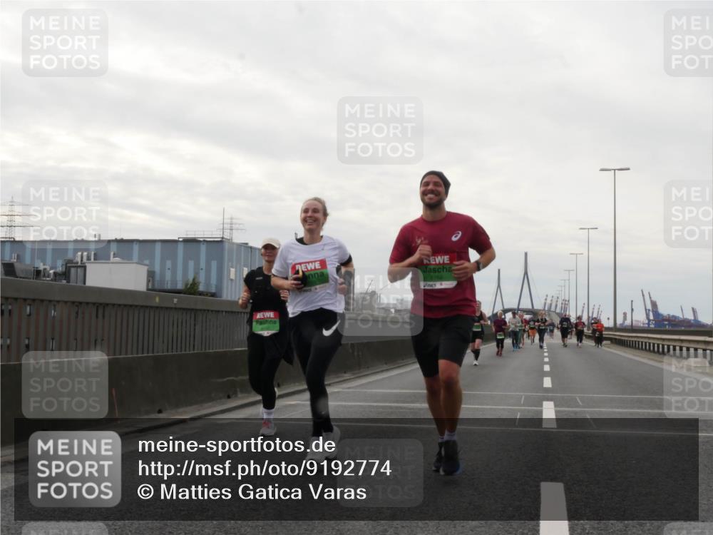 03.10.2025 - Köhlbrandbrückenlauf Matties Gatica Varas http://msf.ph/oto/9192774 03.10.2025 16:11:49 Position 3 8756 meine-sportfotos.de