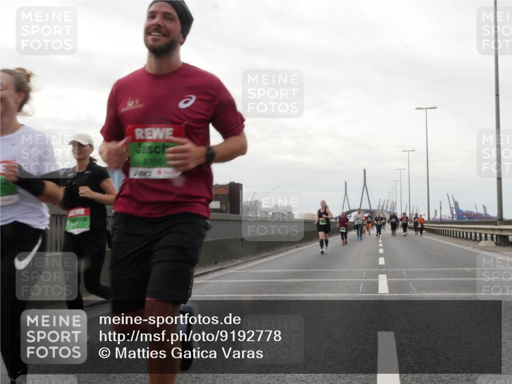 03.10.2025 - Köhlbrandbrückenlauf Matties Gatica Varas http://msf.ph/oto/9192778 03.10.2025 16:11:50 Position 3 8756 meine-sportfotos.de