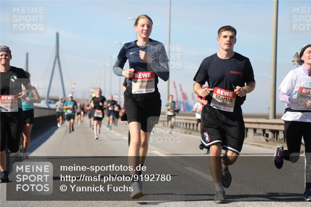 03.10.2025 - Köhlbrandbrückenlauf Yannick Fuchs http://msf.ph/oto/9192780 03.10.2025 11:54:14 Position 3 4973, 6049, 6048 meine-sportfotos.de
