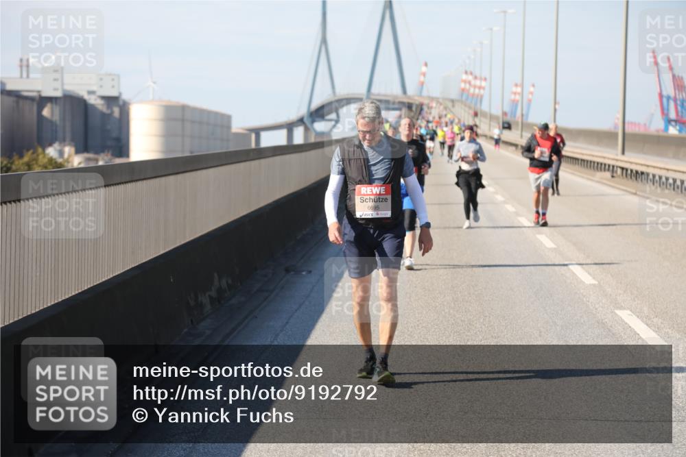03.10.2025 - Köhlbrandbrückenlauf Yannick Fuchs http://msf.ph/oto/9192792 03.10.2025 12:14:44 Position 3 6695 meine-sportfotos.de