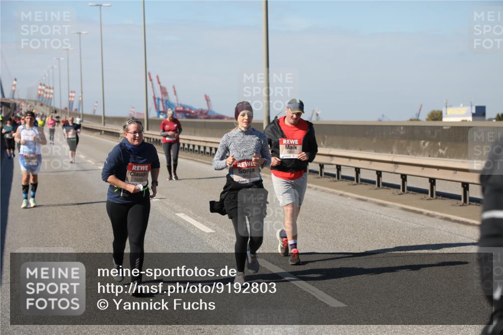 03.10.2025 - Köhlbrandbrückenlauf Yannick Fuchs http://msf.ph/oto/9192803 03.10.2025 12:14:54 Position 3 5620, 5613, 5043 meine-sportfotos.de