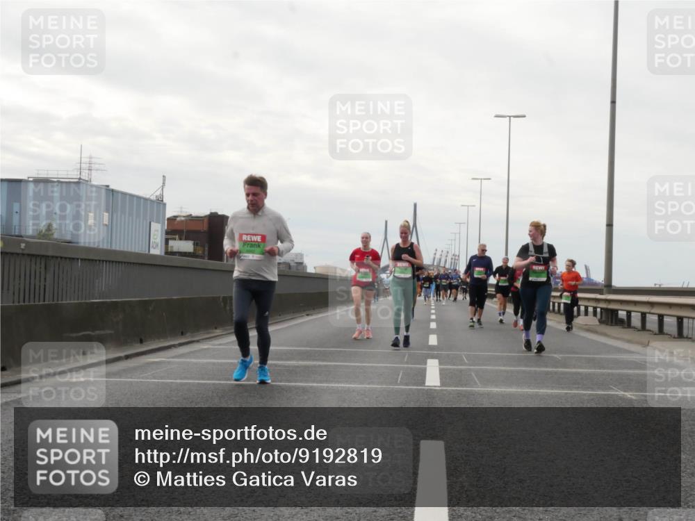 03.10.2025 - Köhlbrandbrückenlauf Matties Gatica Varas http://msf.ph/oto/9192819 03.10.2025 16:12:01 Position 3  meine-sportfotos.de