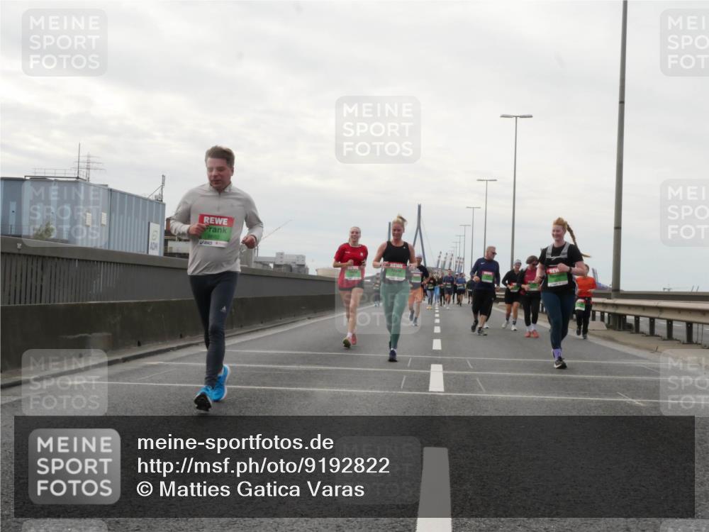 03.10.2025 - Köhlbrandbrückenlauf Matties Gatica Varas http://msf.ph/oto/9192822 03.10.2025 16:12:01 Position 3 8662 meine-sportfotos.de