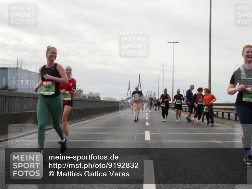 03.10.2025 - Köhlbrandbrückenlauf Matties Gatica Varas http://msf.ph/oto/9192832 03.10.2025 16:12:04 Position 3 8394, 8918, 14, 84 meine-sportfotos.de