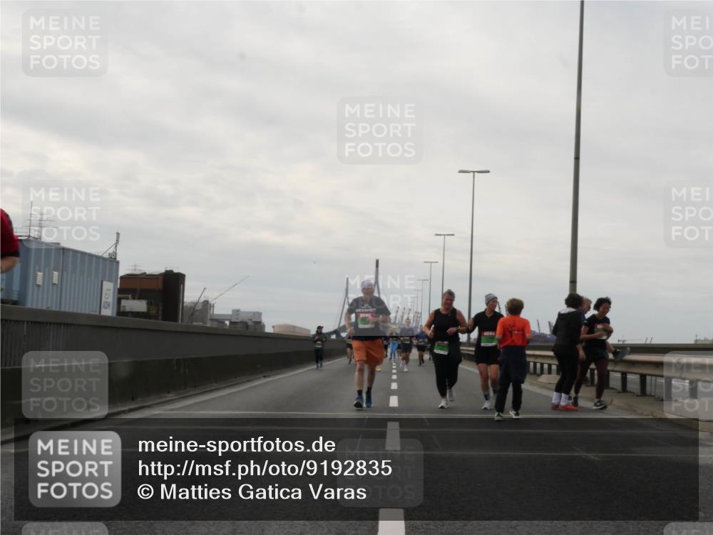 03.10.2025 - Köhlbrandbrückenlauf Matties Gatica Varas http://msf.ph/oto/9192835 03.10.2025 16:12:05 Position 3  meine-sportfotos.de