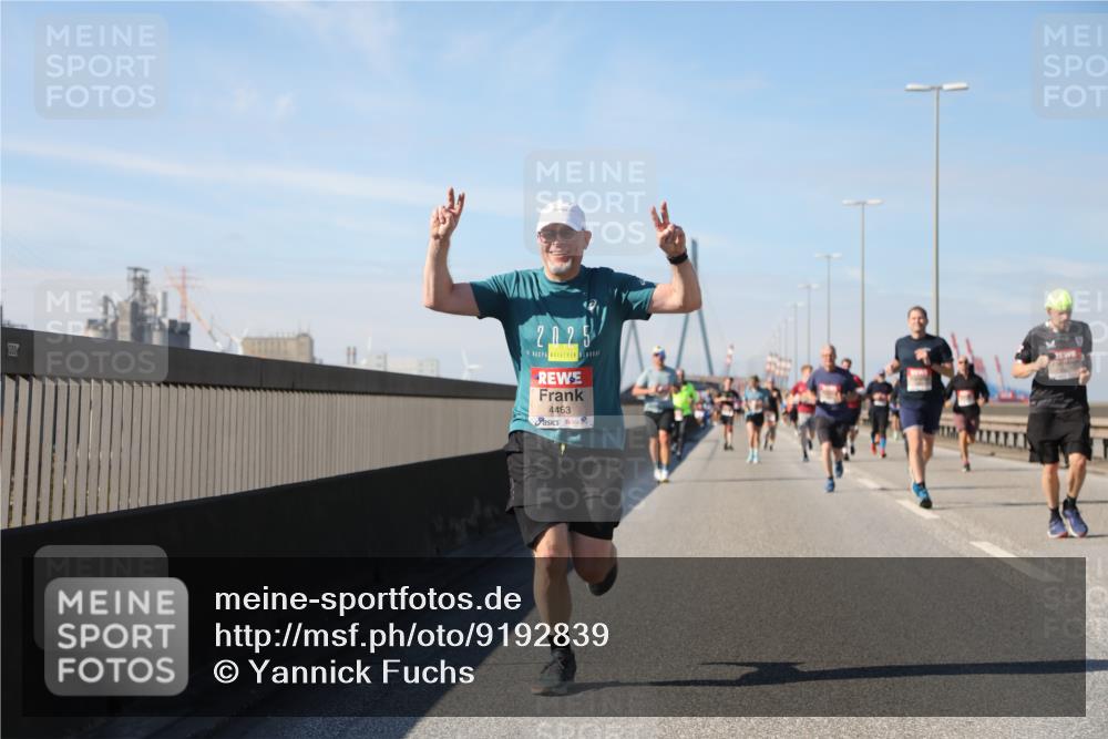 03.10.2025 - Köhlbrandbrückenlauf Yannick Fuchs http://msf.ph/oto/9192839 03.10.2025 11:54:24 Position 3 202, 5, 4463 meine-sportfotos.de