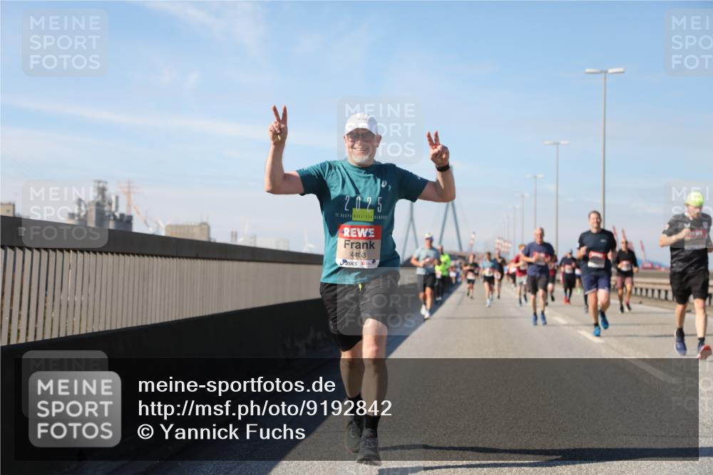 03.10.2025 - Köhlbrandbrückenlauf Yannick Fuchs http://msf.ph/oto/9192842 03.10.2025 11:54:24 Position 3 2025, 4463 meine-sportfotos.de