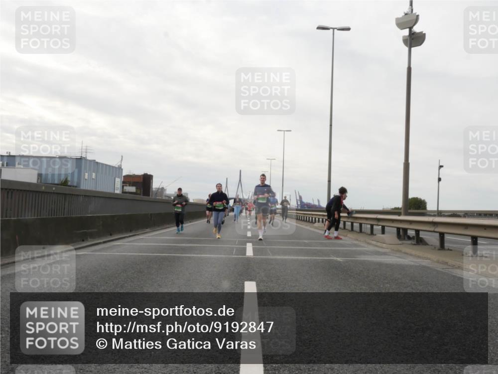 03.10.2025 - Köhlbrandbrückenlauf Matties Gatica Varas http://msf.ph/oto/9192847 03.10.2025 16:12:13 Position 3  meine-sportfotos.de