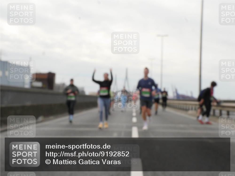 03.10.2025 - Köhlbrandbrückenlauf Matties Gatica Varas http://msf.ph/oto/9192852 03.10.2025 16:12:14 Position 3  meine-sportfotos.de