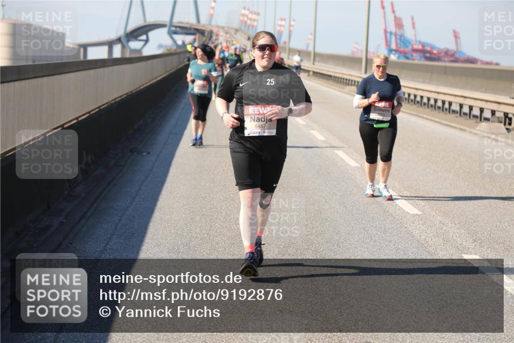 03.10.2025 - Köhlbrandbrückenlauf Yannick Fuchs http://msf.ph/oto/9192876 03.10.2025 12:15:03 Position 3 25, 5487 meine-sportfotos.de