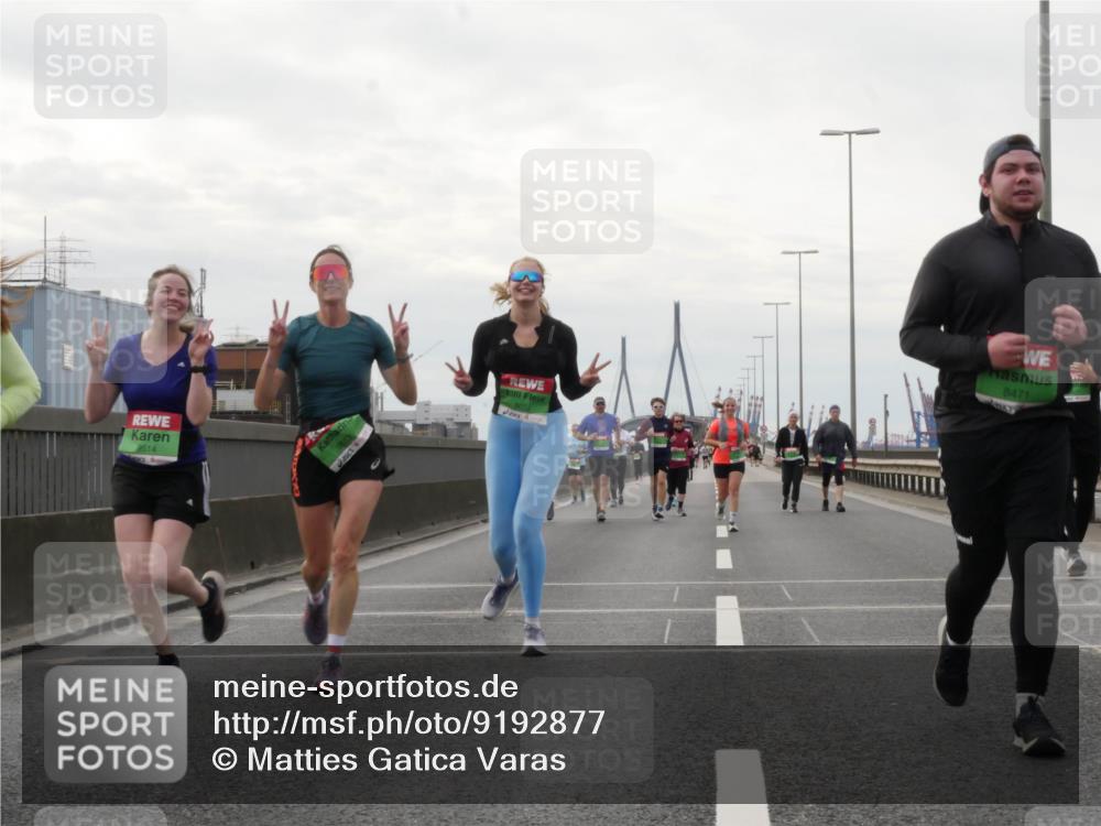 03.10.2025 - Köhlbrandbrückenlauf Matties Gatica Varas http://msf.ph/oto/9192877 03.10.2025 16:12:21 Position 3 9514, 8471 meine-sportfotos.de