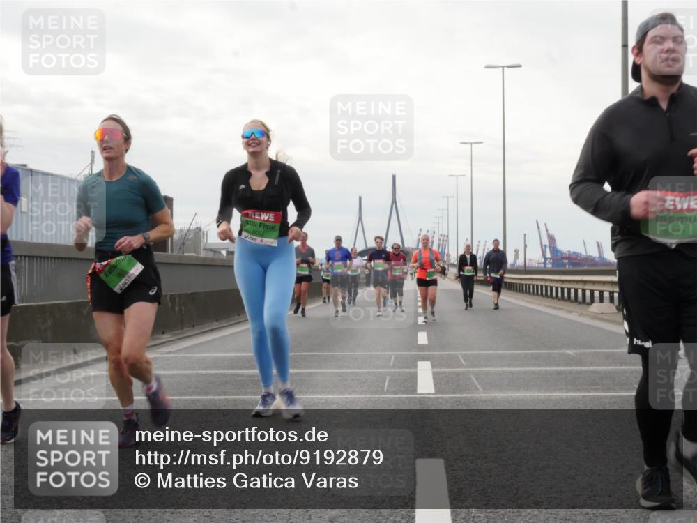 03.10.2025 - Köhlbrandbrückenlauf Matties Gatica Varas http://msf.ph/oto/9192879 03.10.2025 16:12:21 Position 3 8052, 8471 meine-sportfotos.de