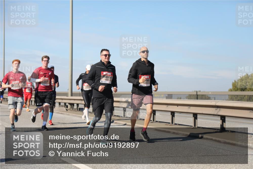 03.10.2025 - Köhlbrandbrückenlauf Yannick Fuchs http://msf.ph/oto/9192897 03.10.2025 11:54:31 Position 3 5910, 4533, 4202 meine-sportfotos.de