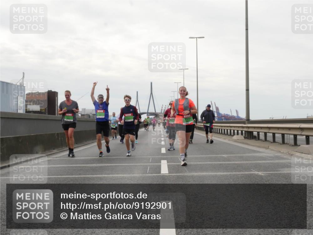 03.10.2025 - Köhlbrandbrückenlauf Matties Gatica Varas http://msf.ph/oto/9192901 03.10.2025 16:12:25 Position 3  meine-sportfotos.de