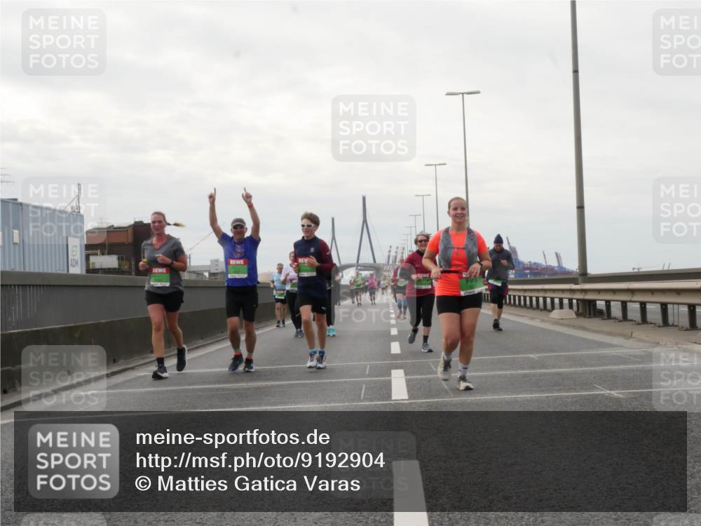 03.10.2025 - Köhlbrandbrückenlauf Matties Gatica Varas http://msf.ph/oto/9192904 03.10.2025 16:12:26 Position 3  meine-sportfotos.de