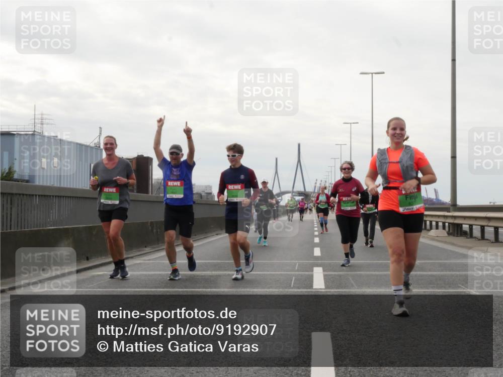 03.10.2025 - Köhlbrandbrückenlauf Matties Gatica Varas http://msf.ph/oto/9192907 03.10.2025 16:12:27 Position 3 83 meine-sportfotos.de